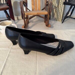 Easy Street Black Entice Square Toe Pump Size 8W